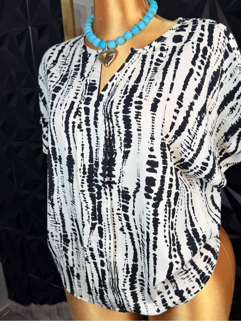 🔥👚Black & White Abstract Stripe V-Neck Blouse - Women Tops